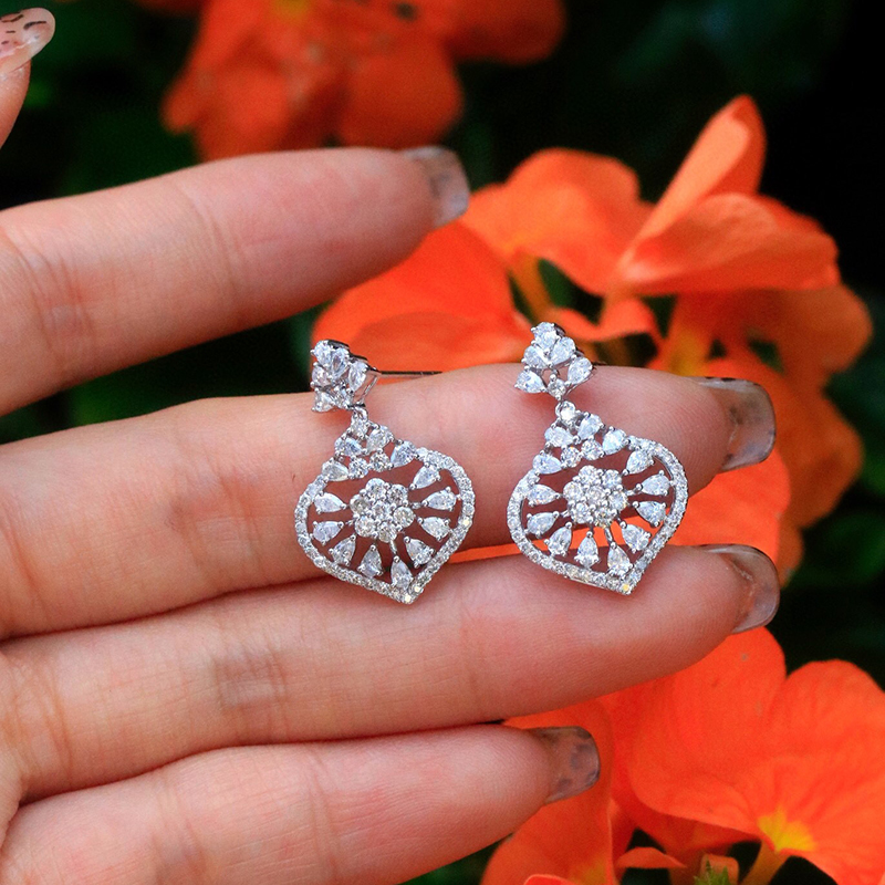Aazuo 18K ソリッドホワイトゴールド本物の天然ダイヤ - Diamond Stud Earrings のレビューと価格