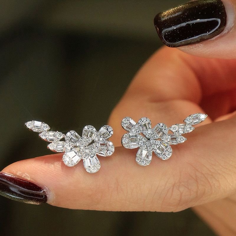 Aazuo ファインジュエリー 18K ピュアホワイトゴール - Diamond Stud Earrings のレビューと価格