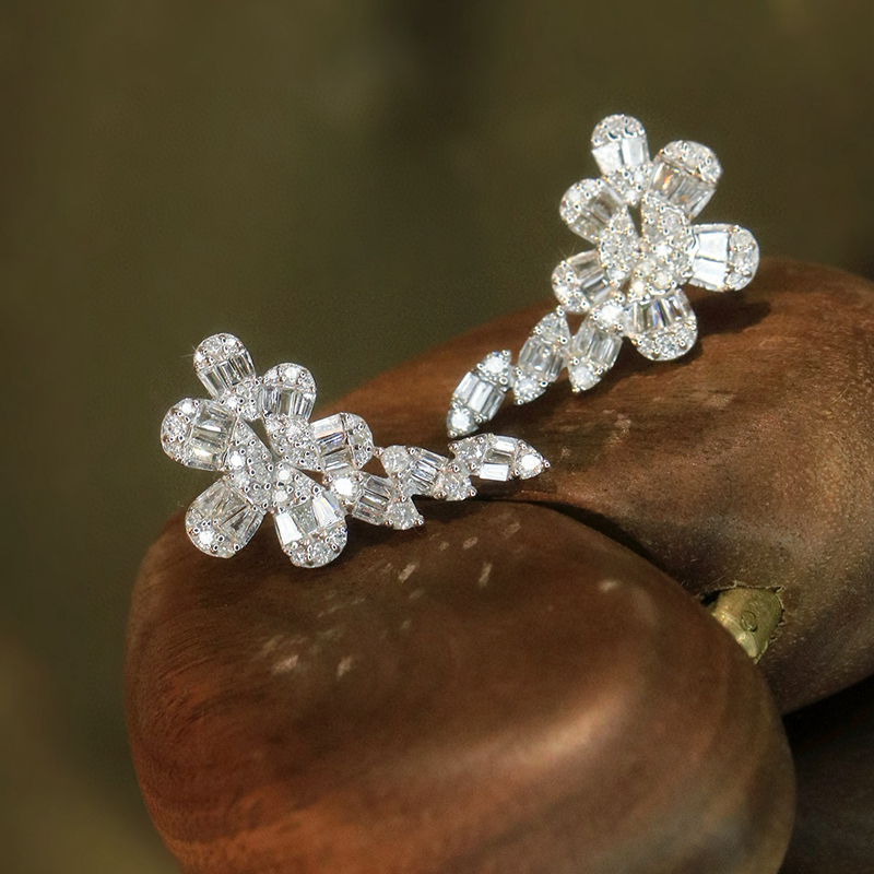 Aazuo ファインジュエリー 18K ピュアホワイトゴール - Diamond Stud Earrings のレビューと価格