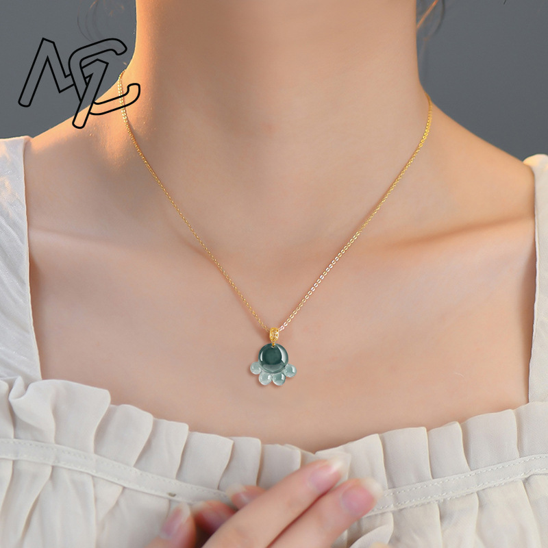 天然本物のエメラルドブルーウォータージェイド猫の足ペンダント - Jewelry & Watches Review のレビューと価格