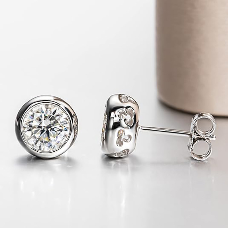 リアル D カラー モアッサナイト ダイヤモンド スタッド  - Diamond Stud Earrings のレビューと価格